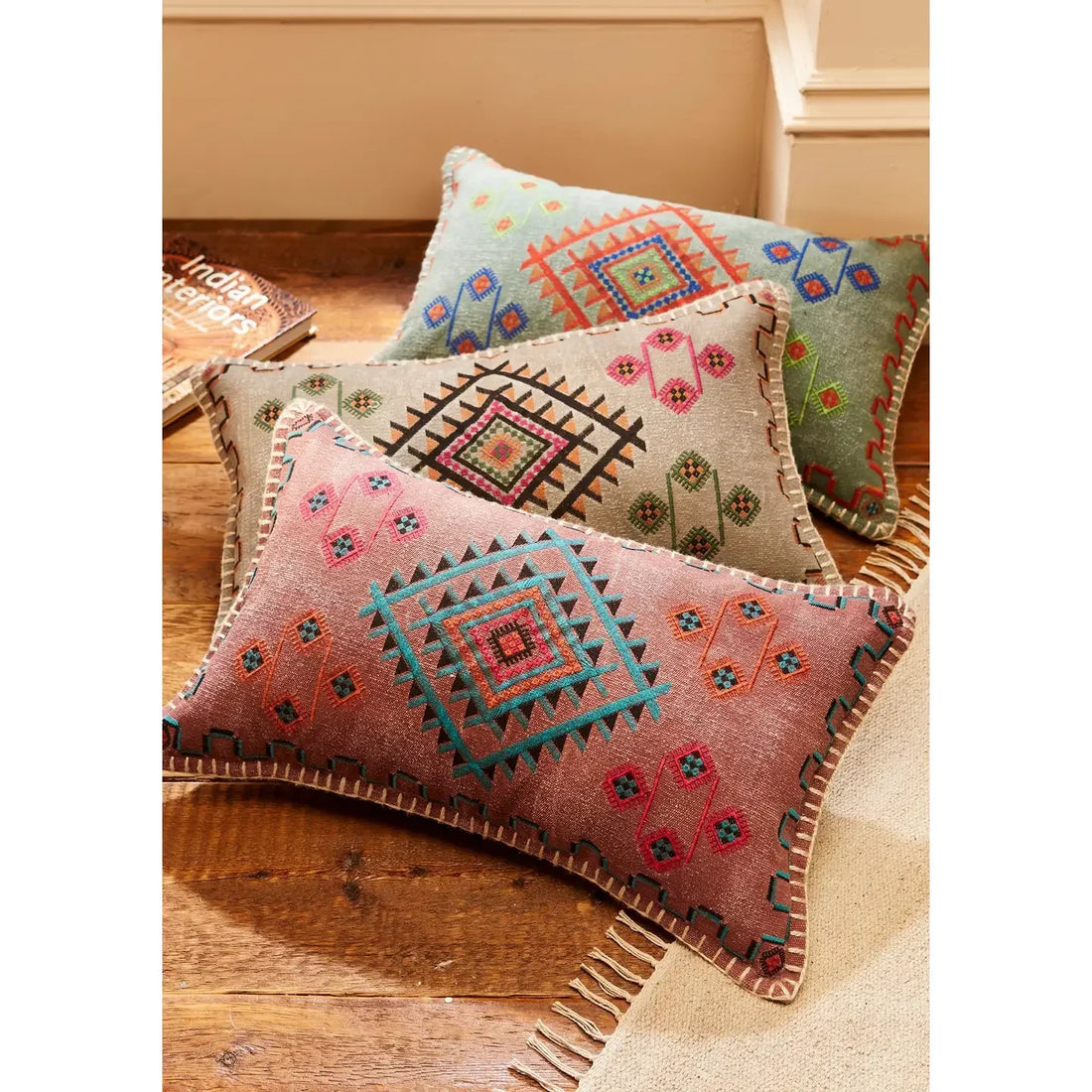 How Scatter Cushions Enhance Texture and Warmth